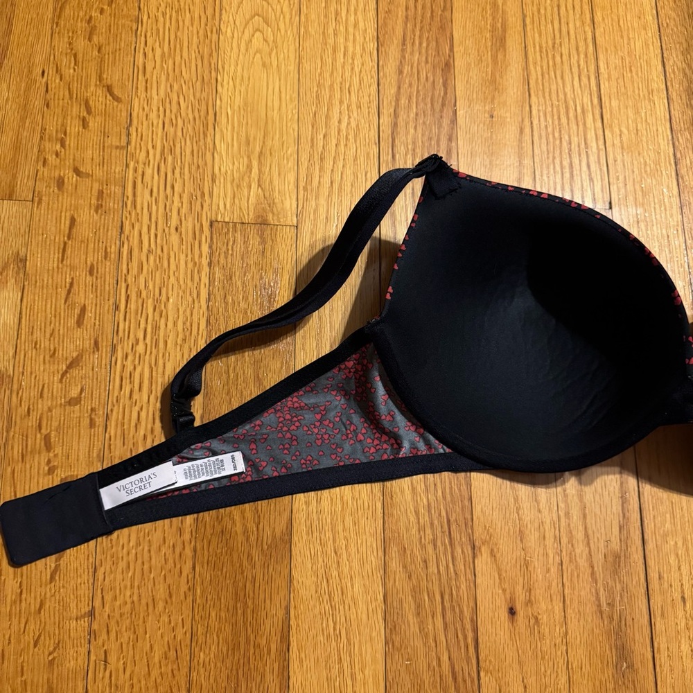 Victoria’s Secret Sexy Tee Push-Up Bra Black Mini Red Hearts - Picture 6 of 7